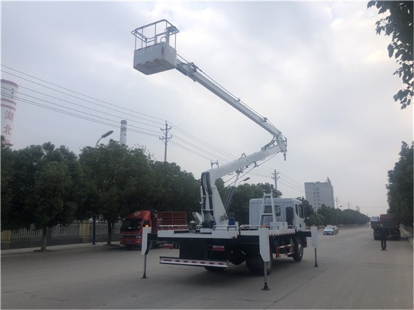 國六東風22米高(gāo)空作業車